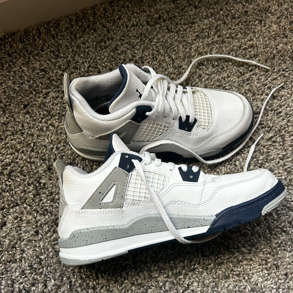 Like new 
navy blue